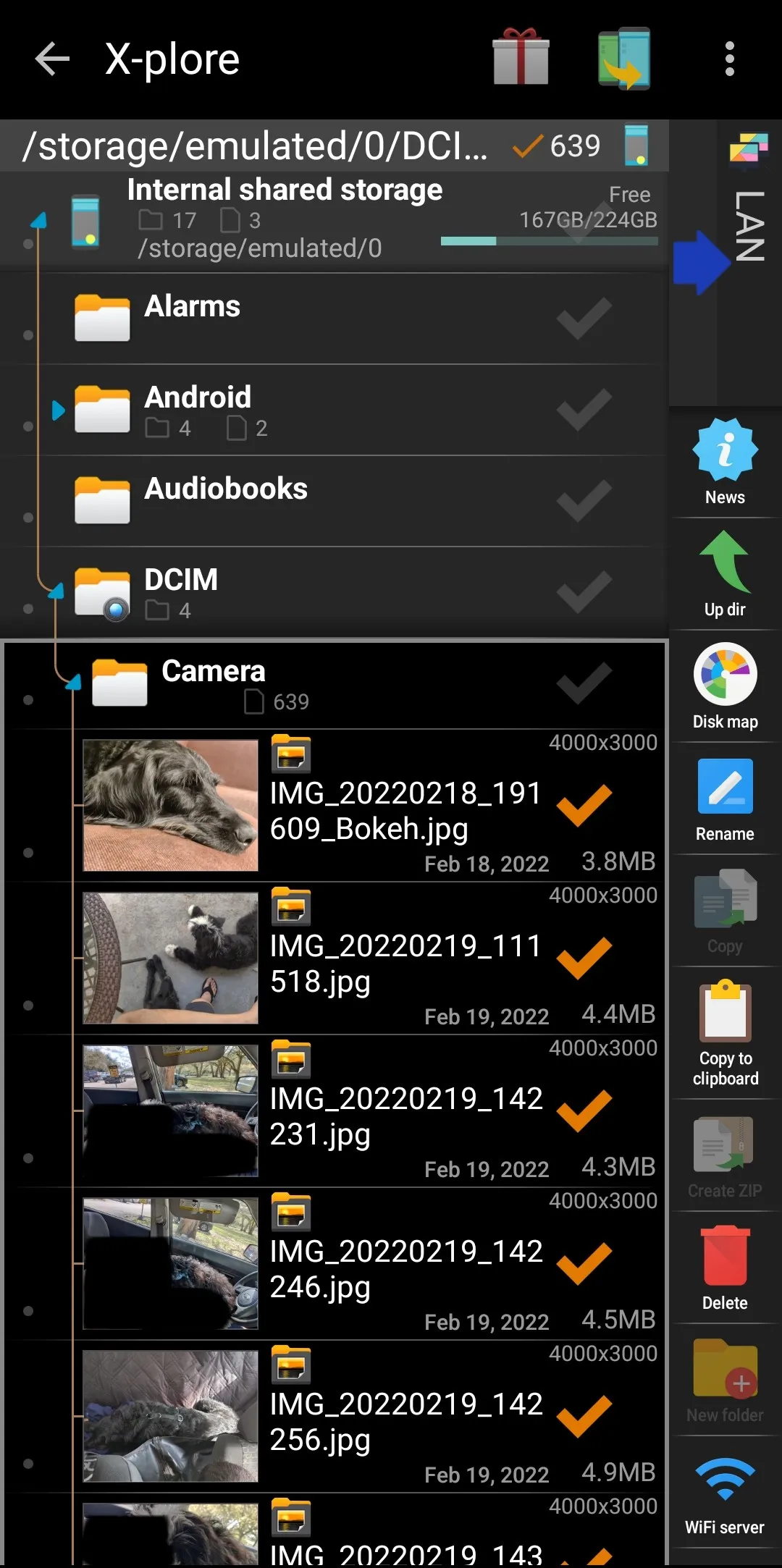 Selecting share folder to transfer files into in X-plore File Manager.