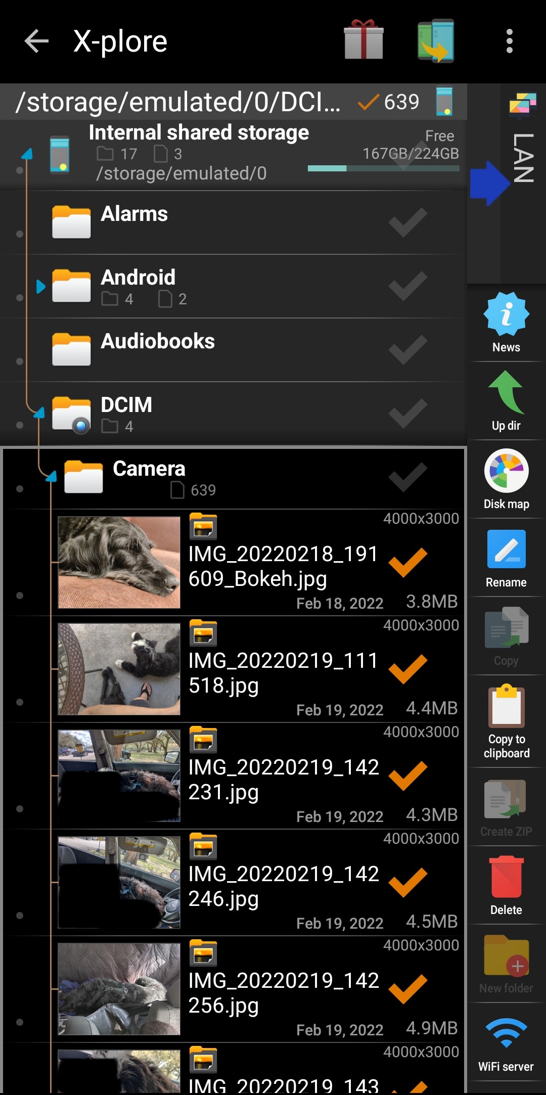 Selecting share folder to transfer files into in X-plore File Manager.